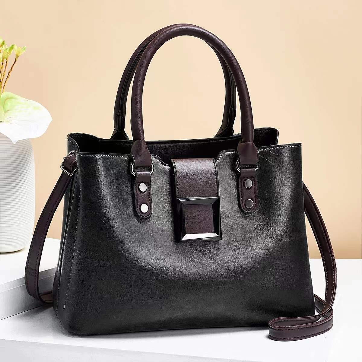Elegant Big Buckle Handbag – Work-Ready & Weekend-Friendly