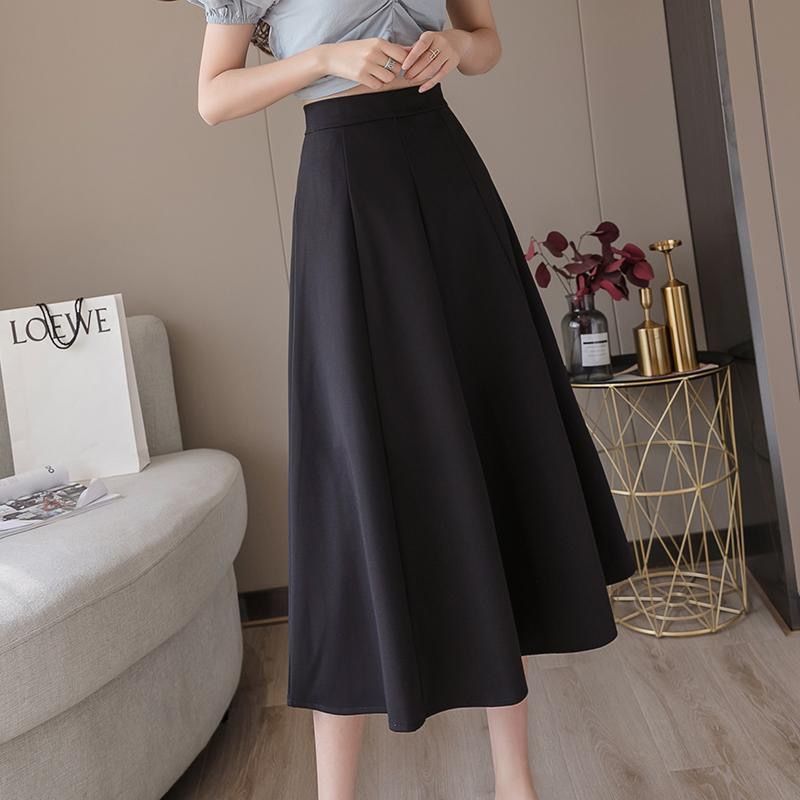 Flaunt Your Style with This Pleated Sheath Skirt