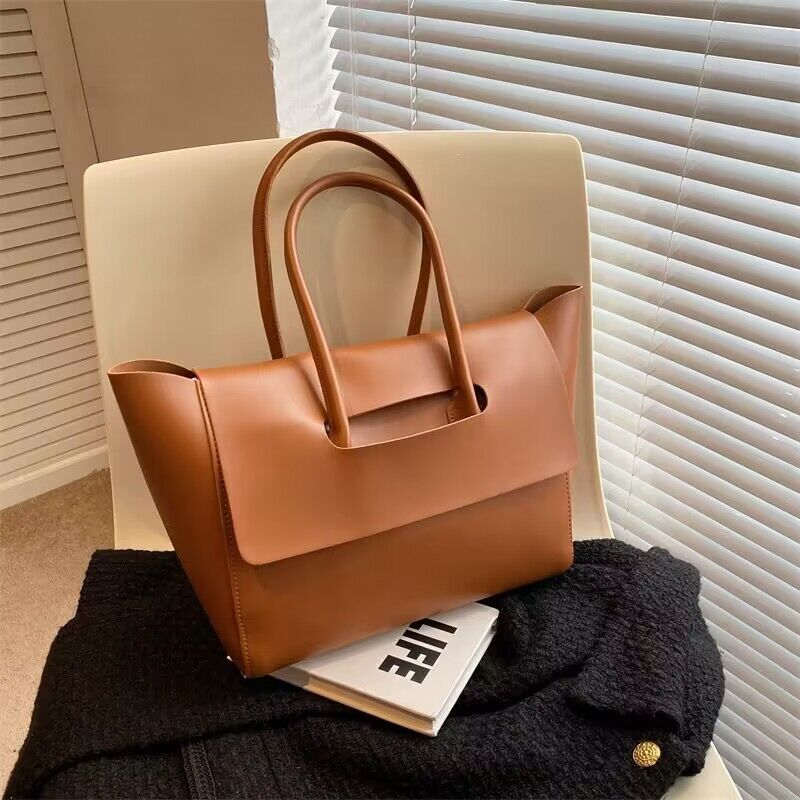 Stylish Large-Capacity Shoulder Bag for Every Occasion