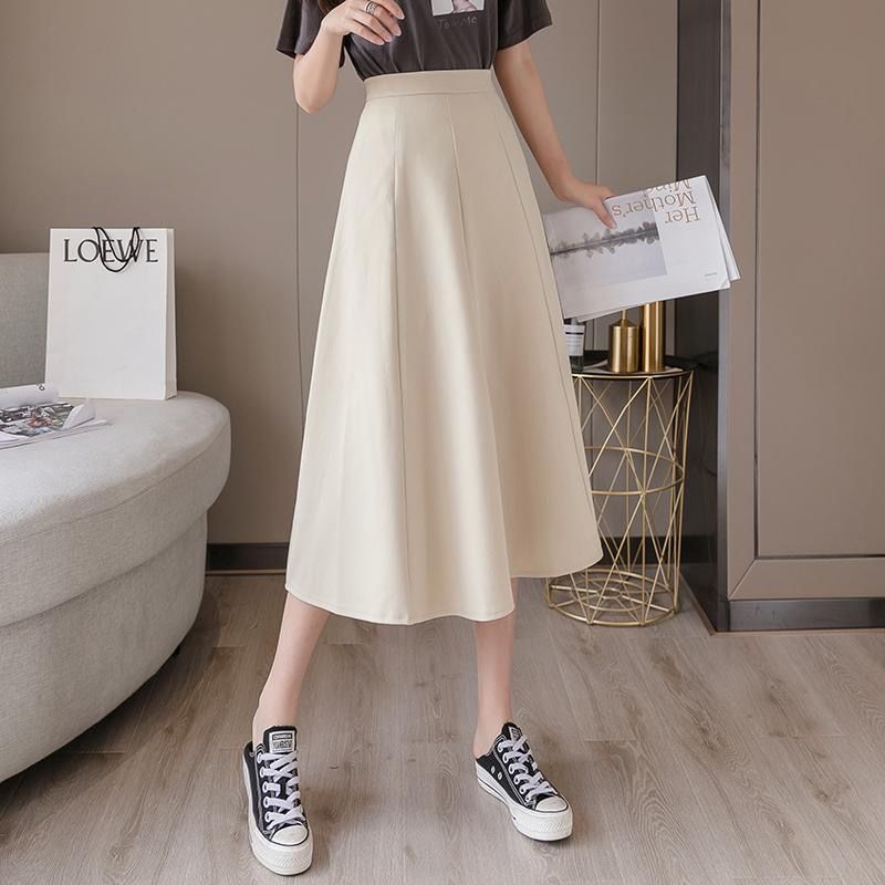 Flaunt Your Style with This Pleated Sheath Skirt
