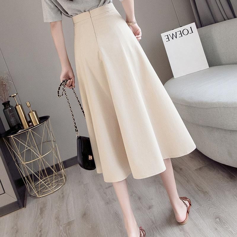 Flaunt Your Style with This Pleated Sheath Skirt