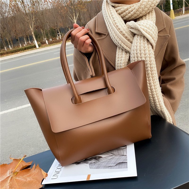 Stylish Large-Capacity Shoulder Bag for Every Occasion