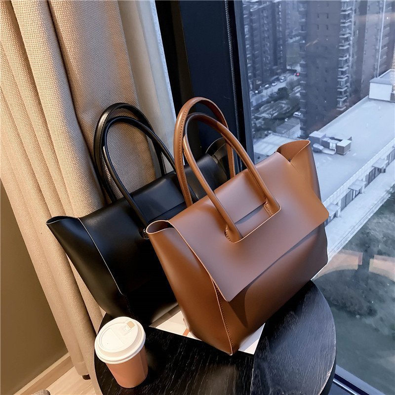 Stylish Large-Capacity Shoulder Bag for Every Occasion
