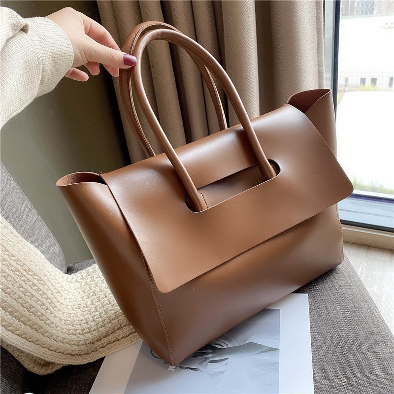 Stylish Large-Capacity Shoulder Bag for Every Occasion