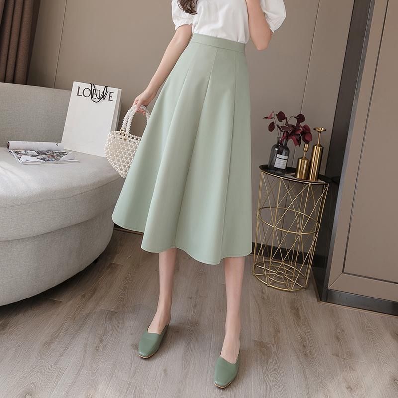 Flaunt Your Style with This Pleated Sheath Skirt