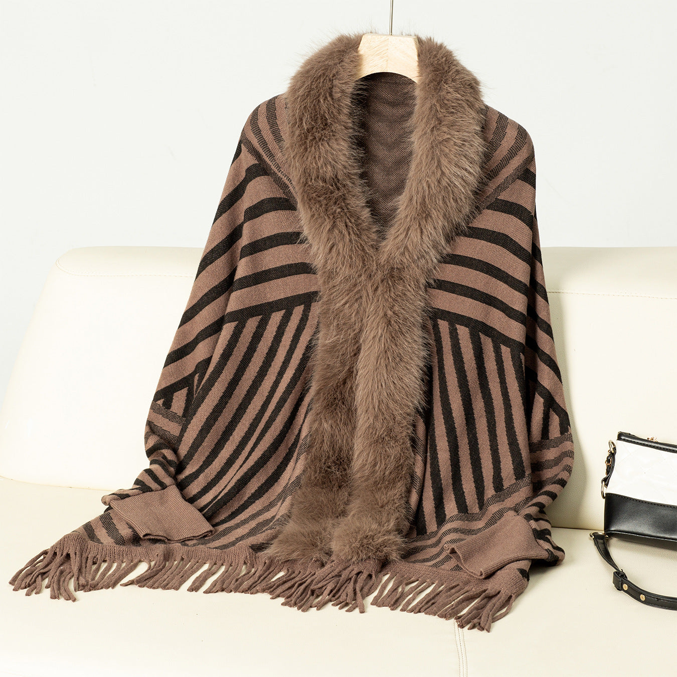 Cozy Striped Tassel Cape – Elevate Your Winter Wardrobe