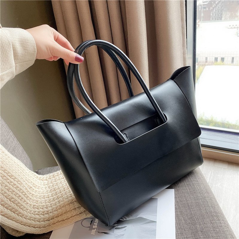 Stylish Large-Capacity Shoulder Bag for Every Occasion