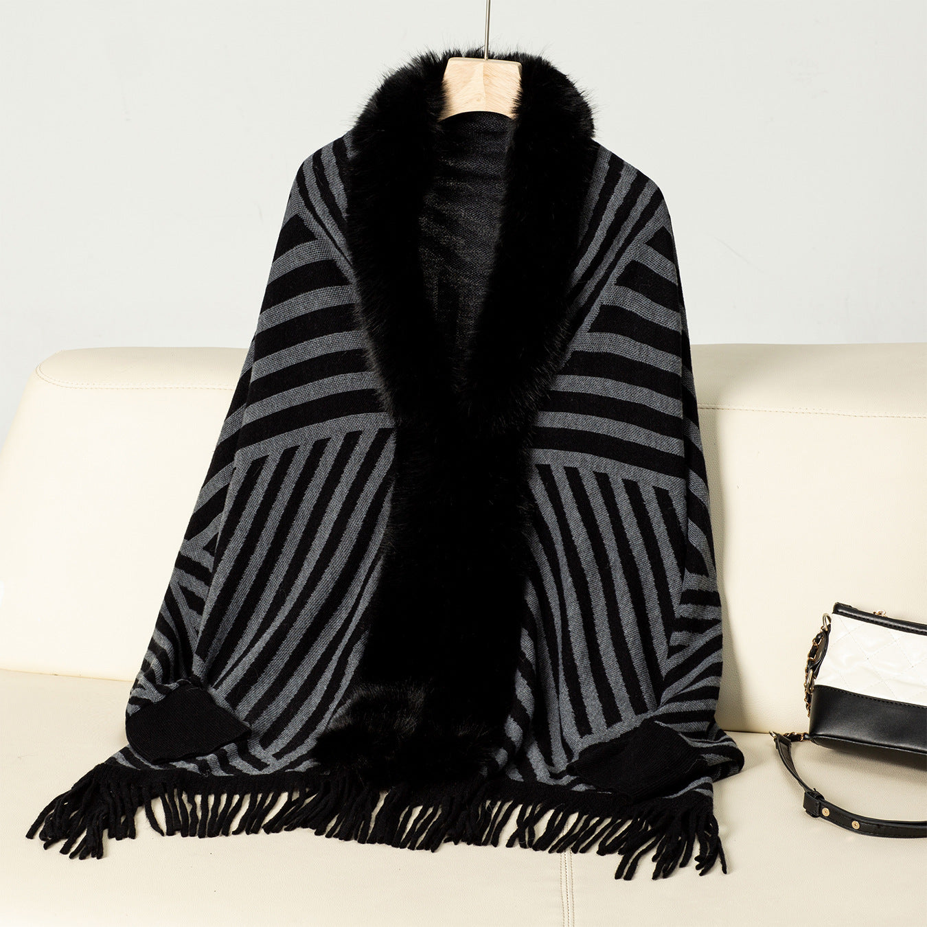 Cozy Striped Tassel Cape – Elevate Your Winter Wardrobe