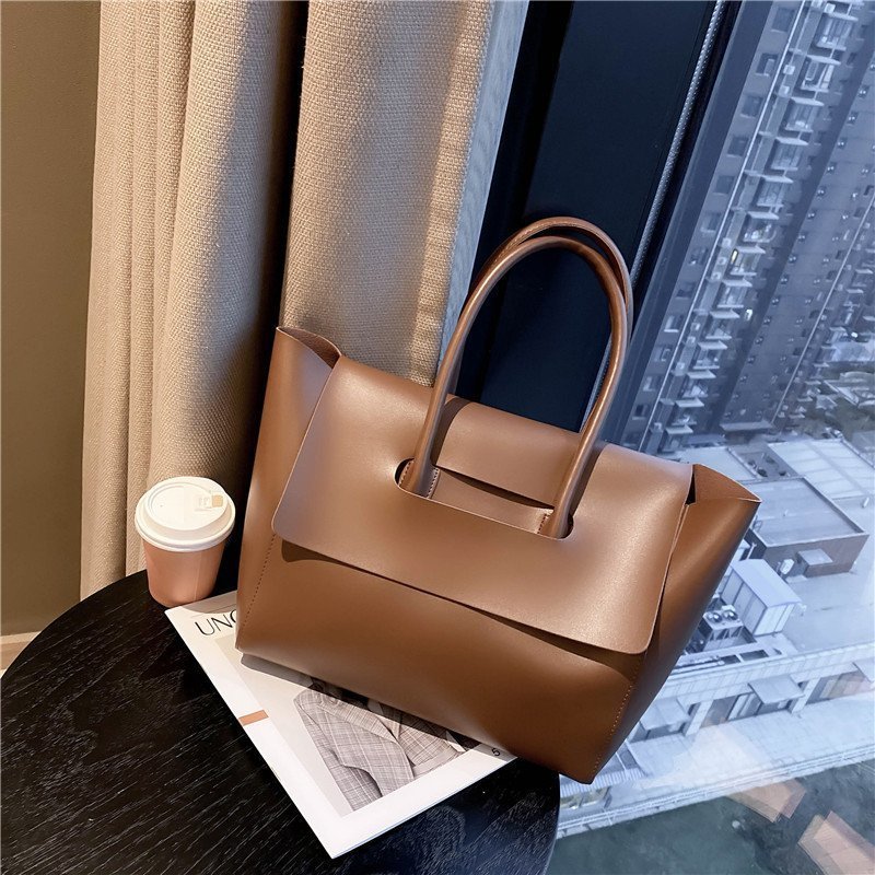 Stylish Large-Capacity Shoulder Bag for Every Occasion